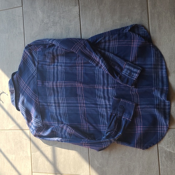 Women's Orvis shirt.  Size M - Picture 4 of 5